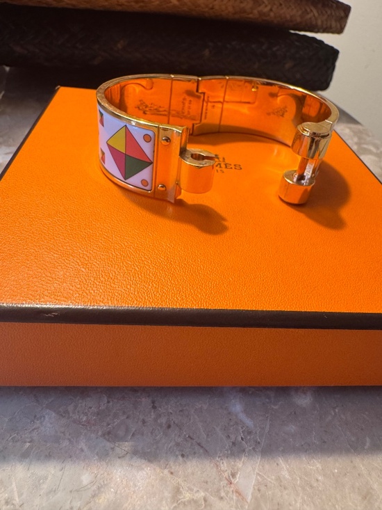 Hermes Hinged Geometric Enamel Bangle - Picture 5 of 11